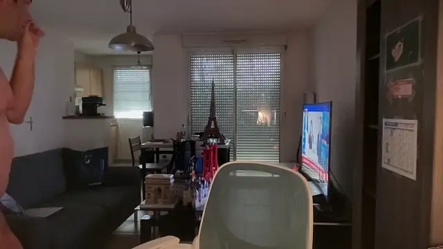 Funnyjul31 online show from April 1, 10:49 am