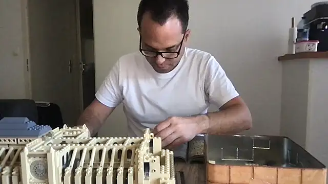 Funnyjul31 online show from April 5, 11:51 am