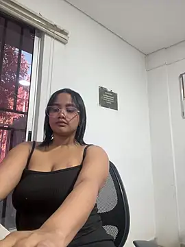 Snapshot of my_cam chatting on February 14, 7:33 pm my cam online show from February 14, 7:33 pm