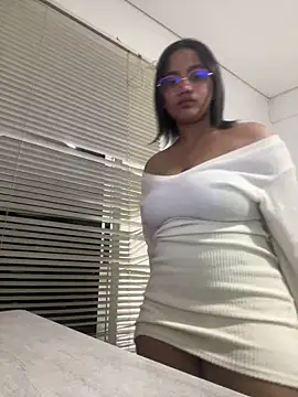 Snapshot of my_cam chatting on March 9, 12:10 am my cam online show from March 9, 12:10 am