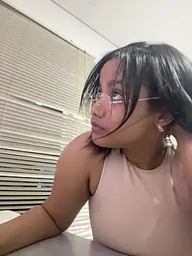 Snapshot of my_cam chatting on March 13, 12:05 am my cam online show from March 13, 12:05 am