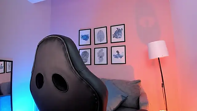 nina  dixon online show from September 17, 9:05 pm