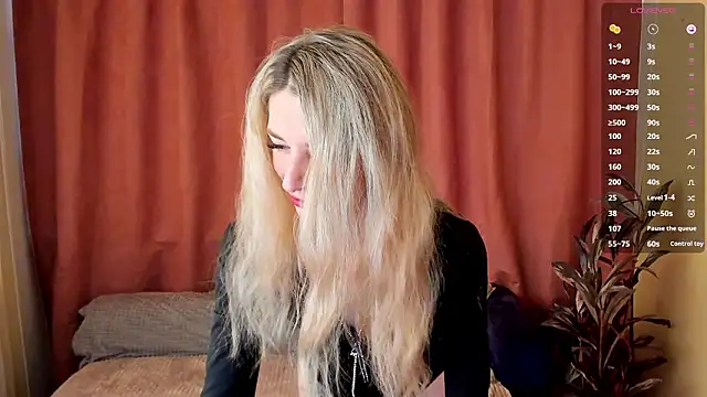 skinnyladyy online show from March 18, 2:26 am