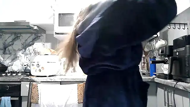 Snapshot of Misssweet_s chatting on February 3, 4:43 am Misssweet s online show from February 3, 4:43 am