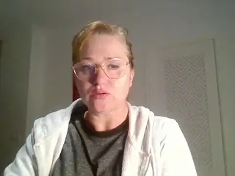 Luzia-Sal online show from February 12, 9:01 pm