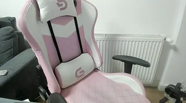 LadyLyanna online show from February 1, 3:30 am