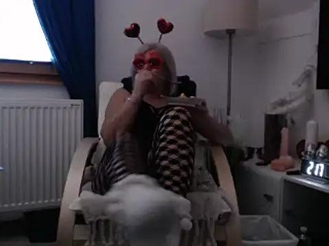 Snapshot of Juliana60 chatting on February 17, 12:38 pm Juliana60 online show from February 17, 12:38 pm