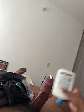 Snapshot of jhonnes_ chatting on December 4, 8:28 pm jhonnes online show from December 4, 8:28 pm