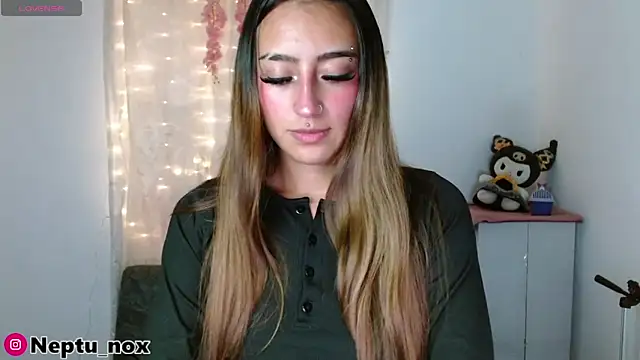Snapshot of neptu_noxx chatting on February 6, 2:44 am neptu noxx online show from February 6, 2:44 am