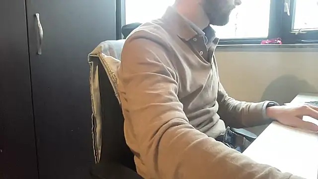 Snapshot of bullyboyy chatting on February 20, 2:57 pm bullyboyy online show from February 20, 2:57 pm