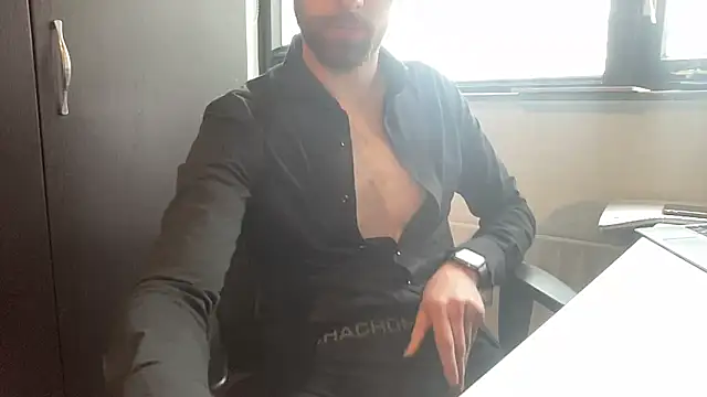 Snapshot of bullyboyy chatting on February 24, 1:21 pm bullyboyy online show from February 24, 1:21 pm