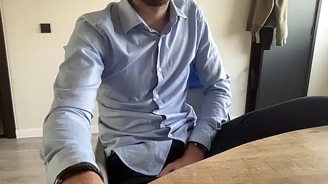 Snapshot of bullyboyy chatting on September 16, 8:15 am bullyboyy online show from September 16, 8:15 am