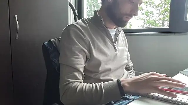 Snapshot of bullyboyy chatting on October 3, 10:12 am bullyboyy online show from October 3, 10:12 am