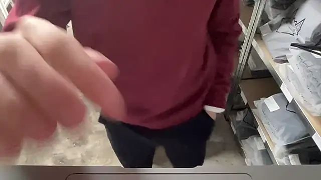 Snapshot of bullyboyy chatting on November 11, 7:47 pm bullyboyy online show from November 11, 7:47 pm