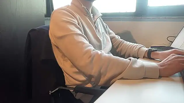 bullyboyy online show from December 15, 9:46 am