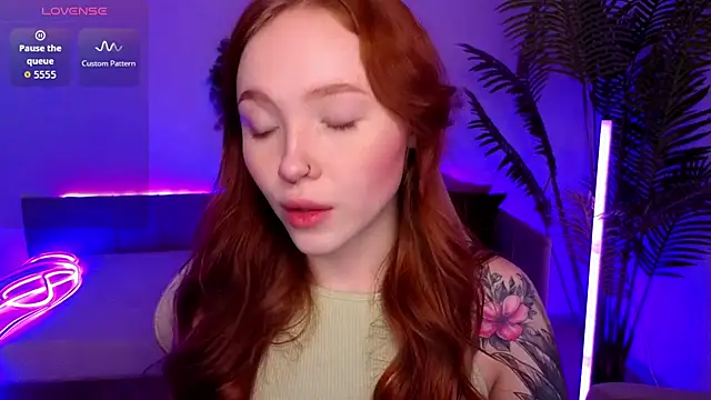 Snapshot of Maya_Light chatting on January 6, 1:42 am Maya Light online show from January 6, 1:42 am