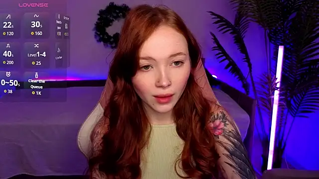 Snapshot of Maya_Light chatting on January 15, 1:43 am Maya Light online show from January 15, 1:43 am