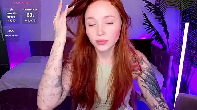 Snapshot of Maya_Light chatting on February 11, 8:41 am Maya Light online show from February 11, 8:41 am