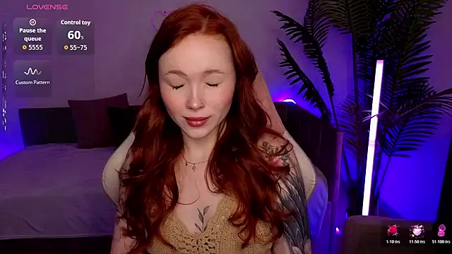 Snapshot of Maya_Light chatting on February 21, 1:28 am Maya Light online show from February 21, 1:28 am