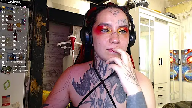 Snapshot of Lilith_Rider_13 chatting on November 5, 9:42 am Lilith Rider 13 online show from November 5, 9:42 am