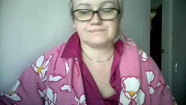 Snapshot of Mayya4321 chatting on November 22, 8:02 am Mayya4321 online show from November 22, 8:02 am