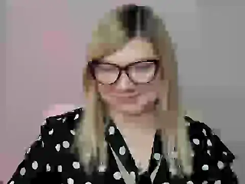 Snapshot of Lola_moree chatting on October 9, 5:44 pm Lola moree online show from October 9, 5:44 pm