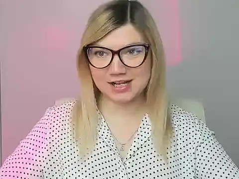 Snapshot of Lola_moree chatting on October 25, 6:10 am Lola moree online show from October 25, 6:10 am