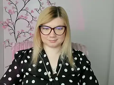 Snapshot of Lola_moree chatting on April 21, 11:38 am Lola moree online show from April 21, 11:38 am