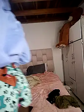 Zaira Rose  online show from April 13, 5:35 am