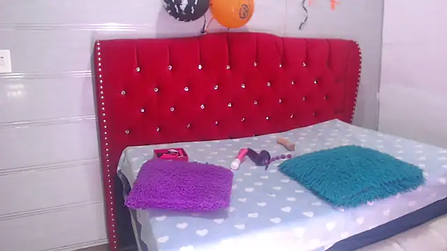 Ariasmithog online show from October 20, 1:00 pm