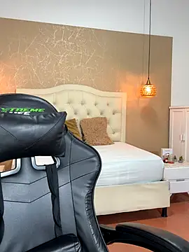 Hadley  online show from November 18, 3:34 am