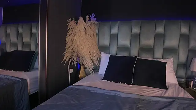 Snapshot of CandyLuxury__ chatting on March 20, 6:20 pm CandyLuxury online show from March 20, 6:20 pm