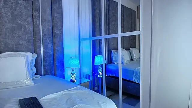 AliDiaz  online show from February 21, 7:15 pm