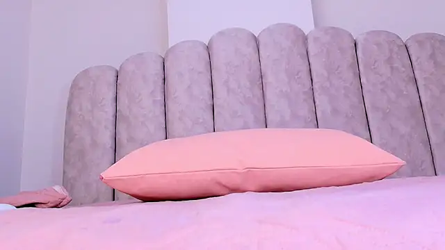 Snapshot of sharlott_miller chatting on January 9, 12:08 pm sharlott miller online show from January 9, 12:08 pm