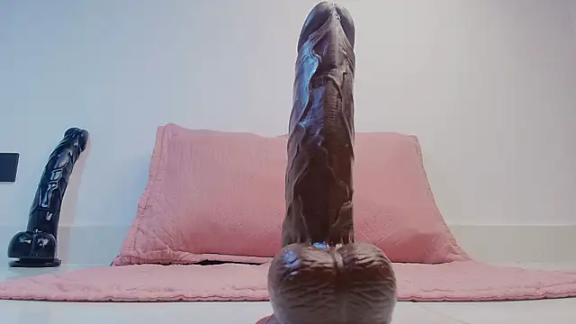 Snapshot of sharlott_miller chatting on February 9, 11:58 am sharlott miller online show from February 9, 11:58 am