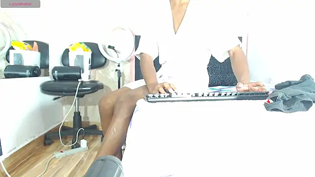 k stormi  online show from December 20, 1:02 am