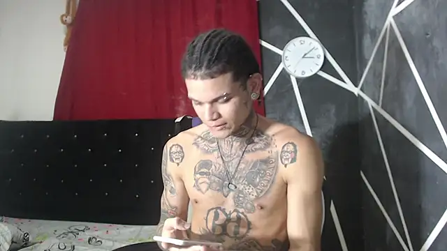 Snapshot of hot_man05 chatting on October 11, 10:30 pm hot man05 online show from October 11, 10:30 pm