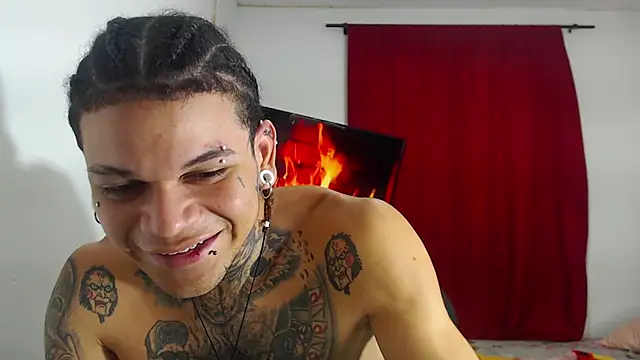 Snapshot of hot_man05 chatting on October 16, 9:49 pm hot man05 online show from October 16, 9:49 pm