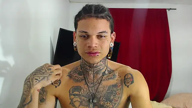 Snapshot of hot_man05 chatting on October 17, 11:51 pm hot man05 online show from October 17, 11:51 pm