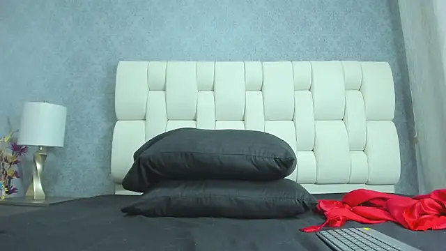 Snapshot of amanda29 chatting on October 23, 8:18 pm amanda29 online show from October 23, 8:18 pm