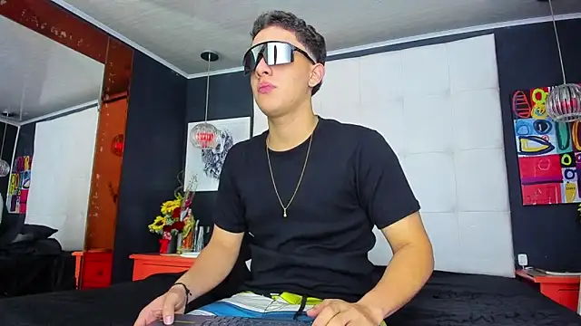 Snapshot of Thomas_May4rs chatting on March 12, 7:46 am Thomas May4rs online show from March 12, 7:46 am