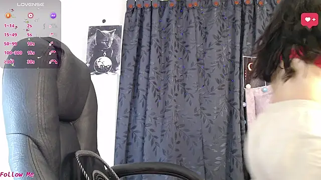 ellajonz online show from November 16, 12:05 am