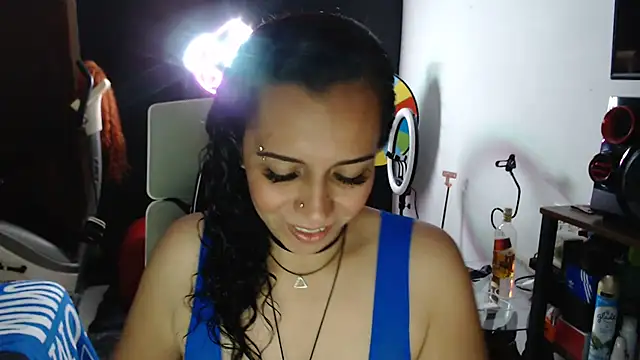 Snapshot of AliceSweet4U chatting on March 21, 3:22 am AliceSweet4U online show from March 21, 3:22 am