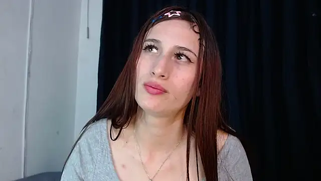 Snapshot of lunaember_cs chatting on February 3, 6:22 am lunaember cs online show from February 3, 6:22 am