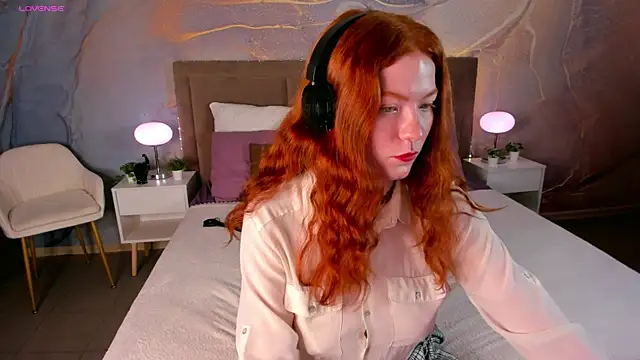 SophieOuld online show from October 2, 2:40 am