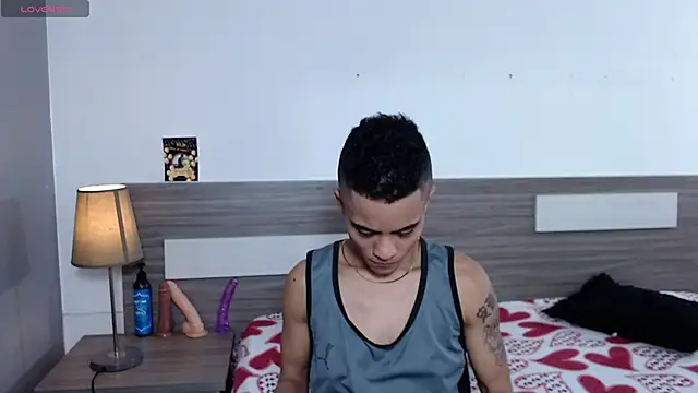 Liiamthompson online show from November 21, 7:23 pm