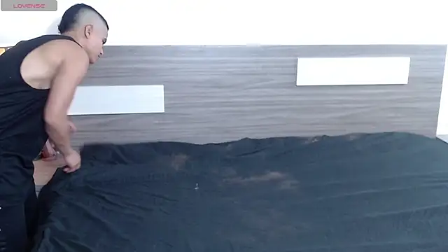 Liiamthompson online show from December 21, 9:16 am