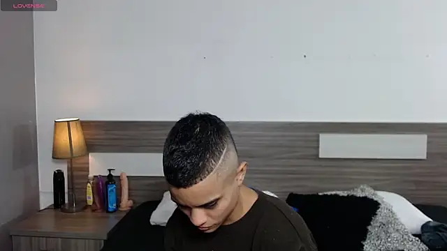 Liiamthompson online show from December 22, 9:28 am