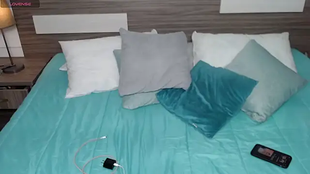 Liiamthompson online show from February 3, 9:14 am