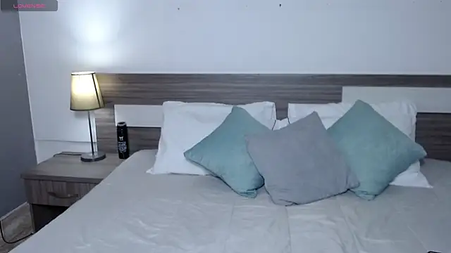 Liiamthompson online show from March 1, 7:05 pm